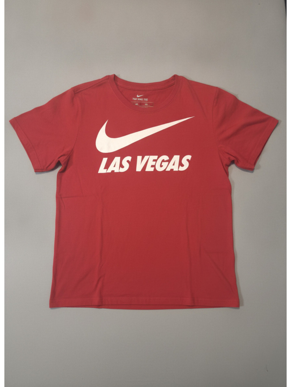 Nike Men's T-Shirt The Nike Tee Athletic Cut Red Small
